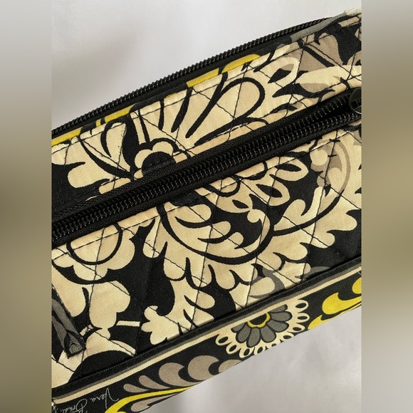 VERA BRADLEY Turn‎ Lock Wallet - Picture 2 of 12